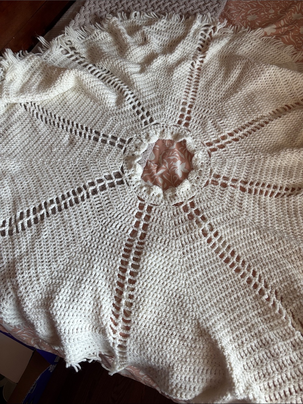 Source Unknown Cream Crochet Tree Skirt